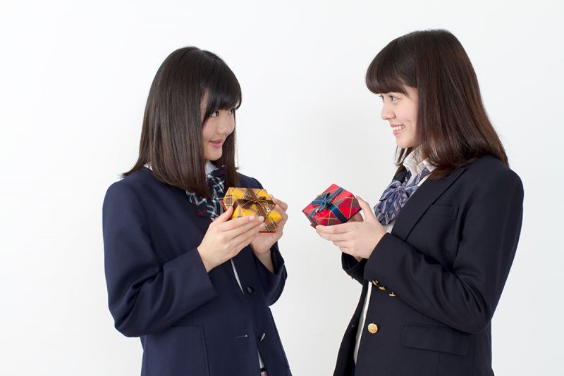 tomo choco tặng bạn bè